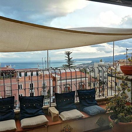 Aly Art Apartment Taormina Duomo, Gulf & Etna View Exterior photo