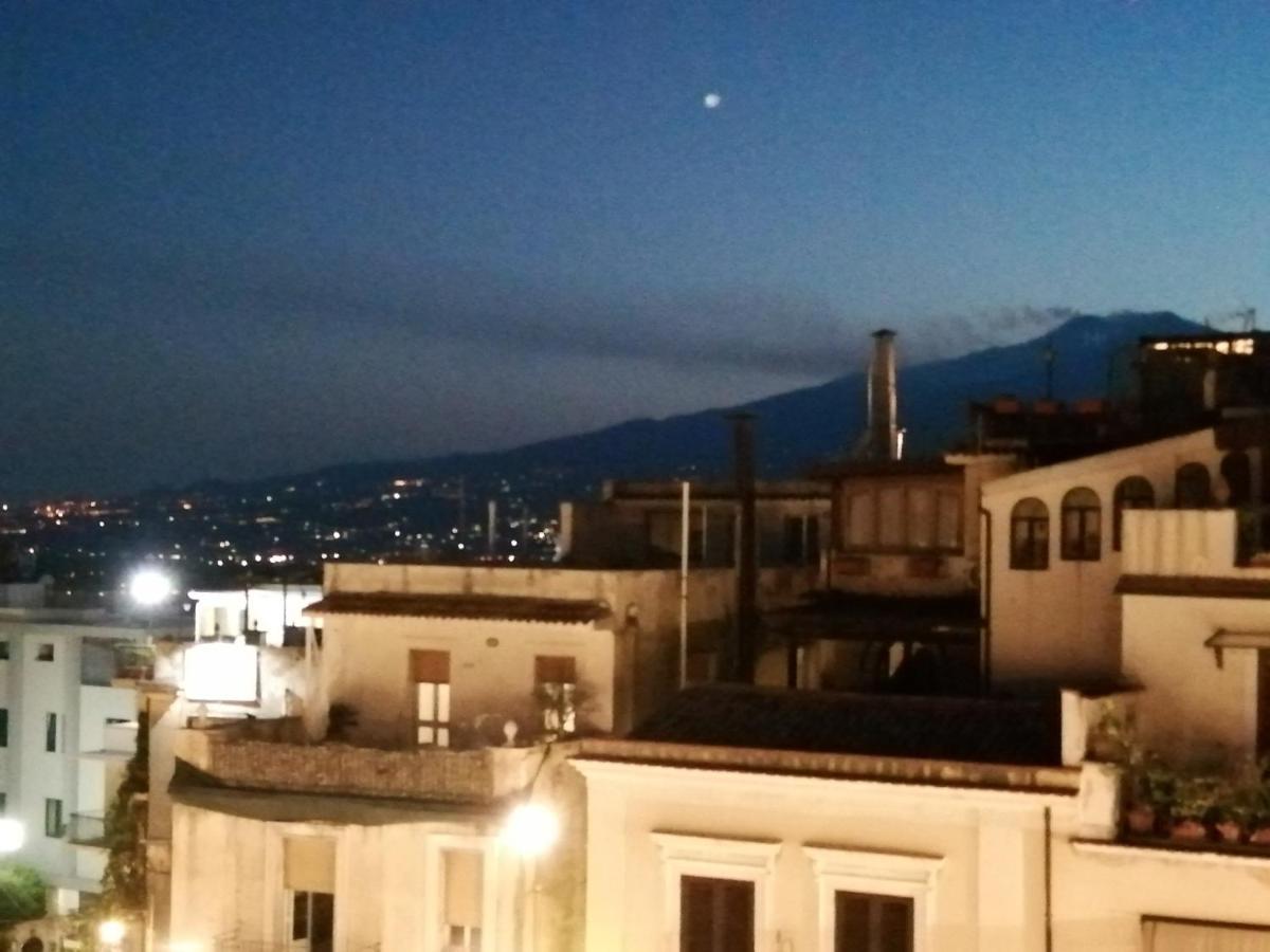 Aly Art Apartment Taormina Duomo, Gulf & Etna View Exterior photo
